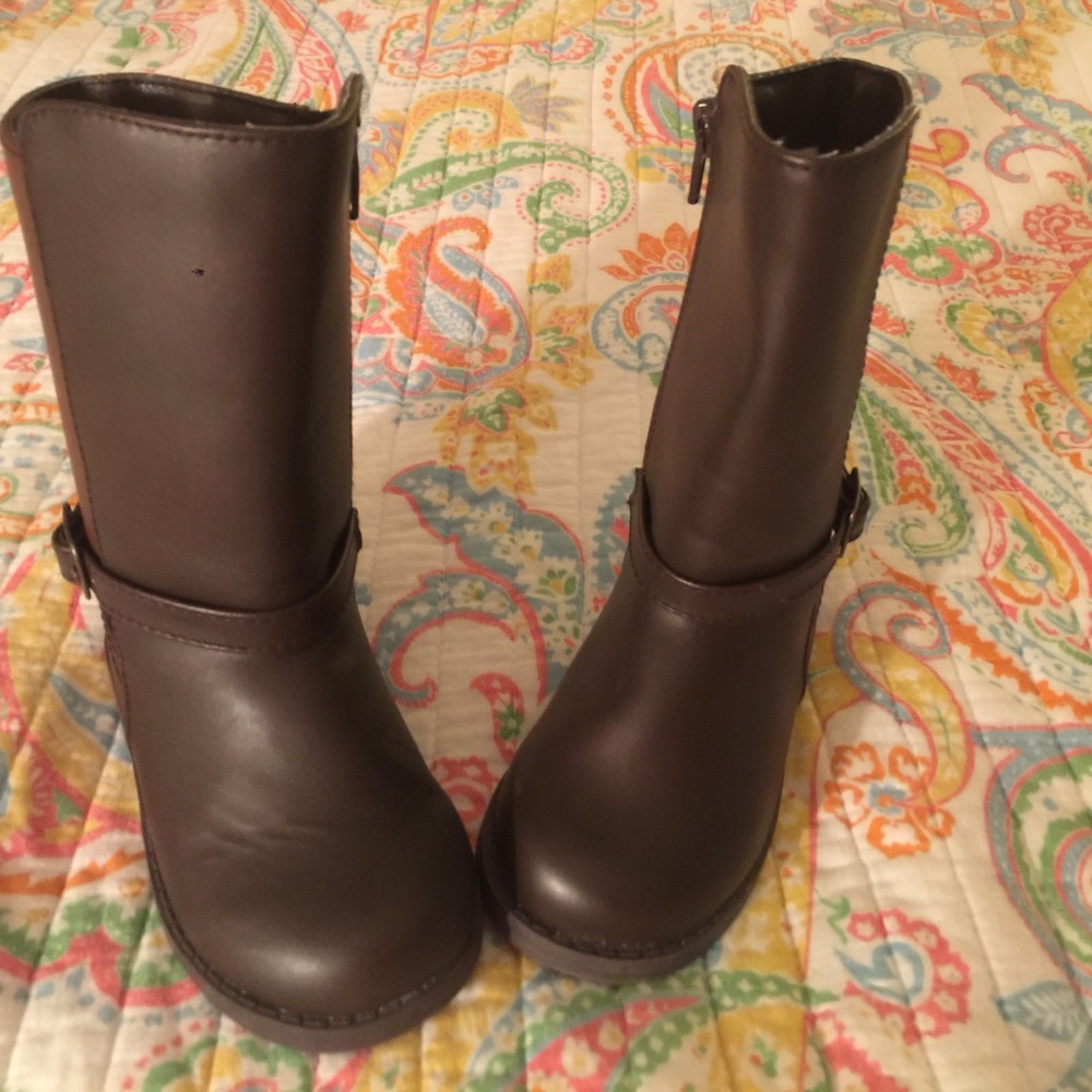 Toddler girls boots.